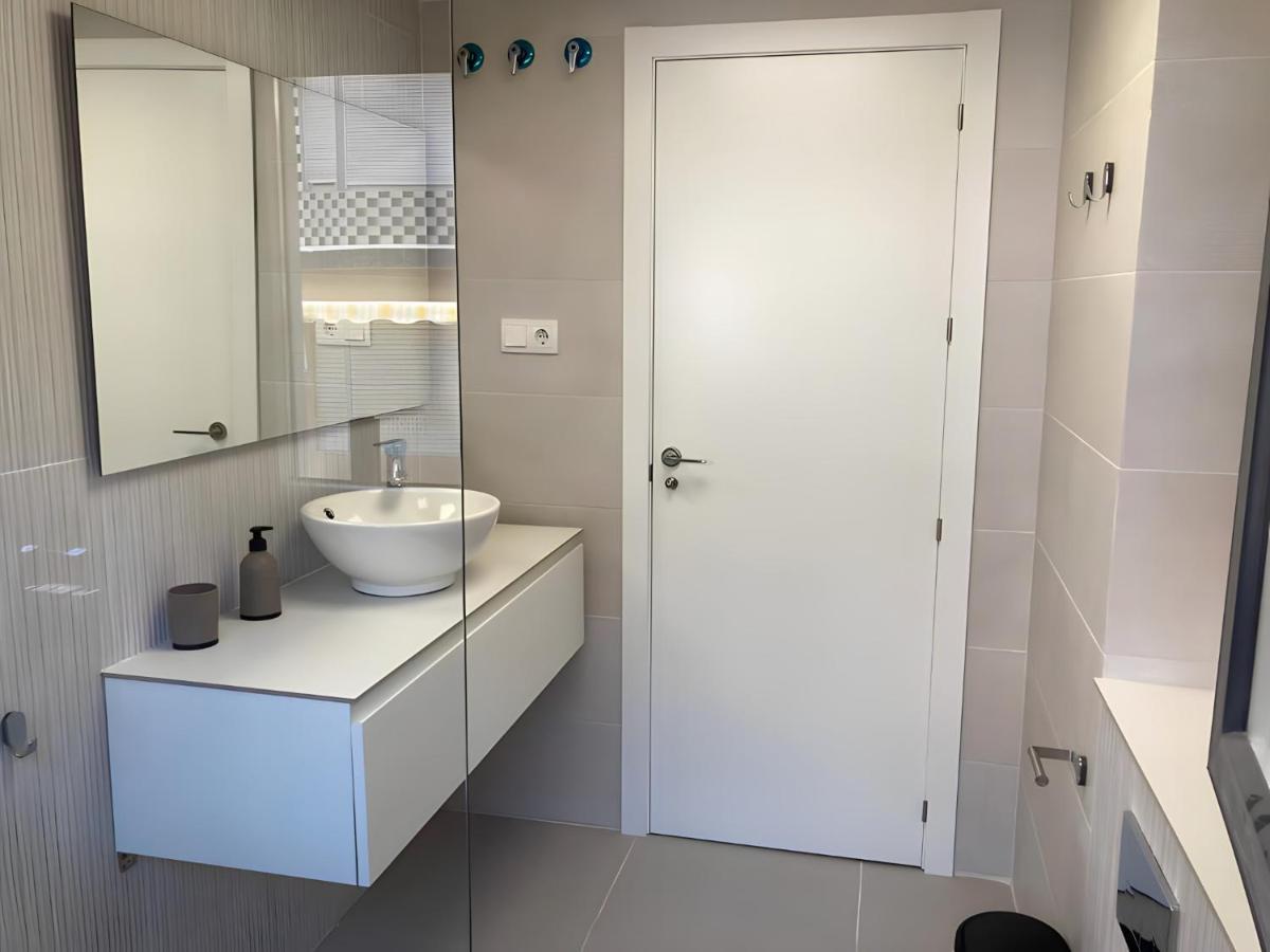 Apartamentos Nuevo Con Aire Y Wifi Aguilas Luaran gambar