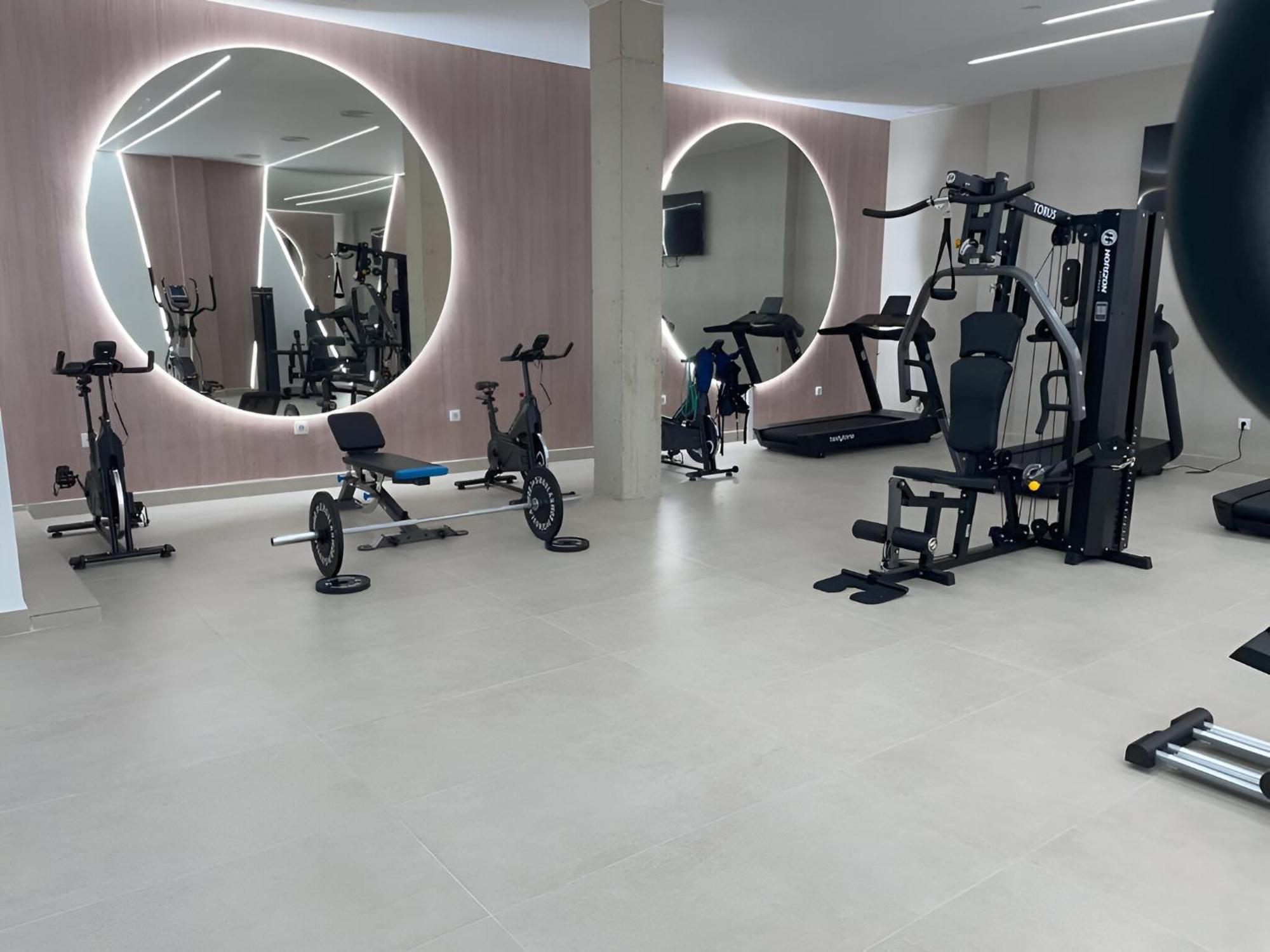 Apartamentos Nuevo Con Aire Y Wifi Aguilas Luaran gambar