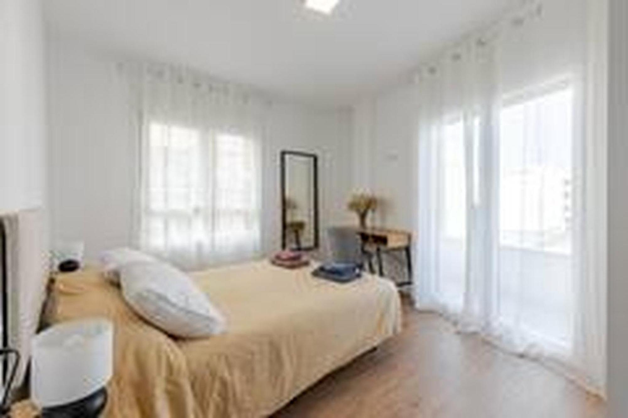 Apartamentos Nuevo Con Aire Y Wifi Aguilas Luaran gambar